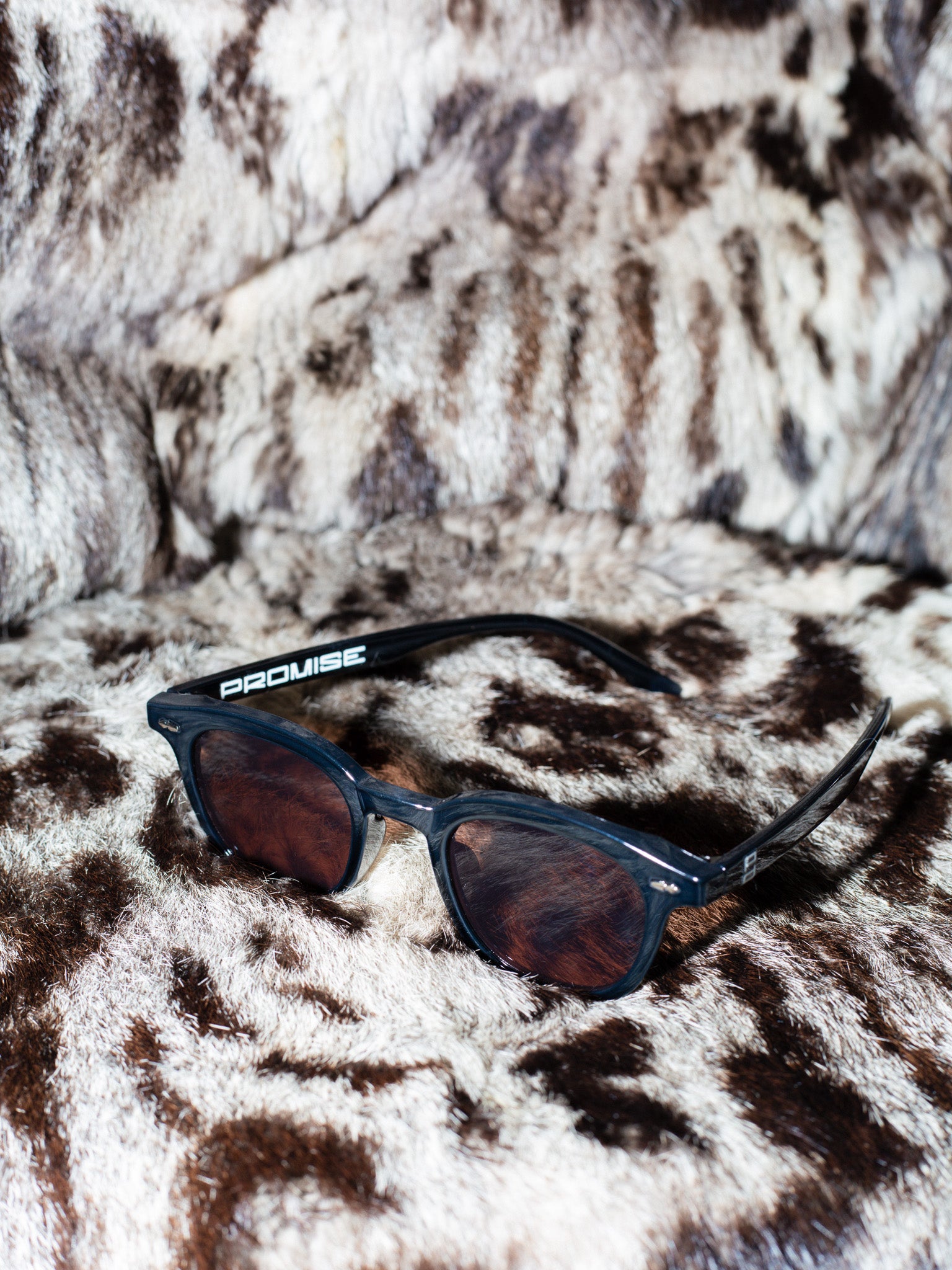 Dettaglio PROMISE Brixton Black occhiali UV400 – Roma close-up