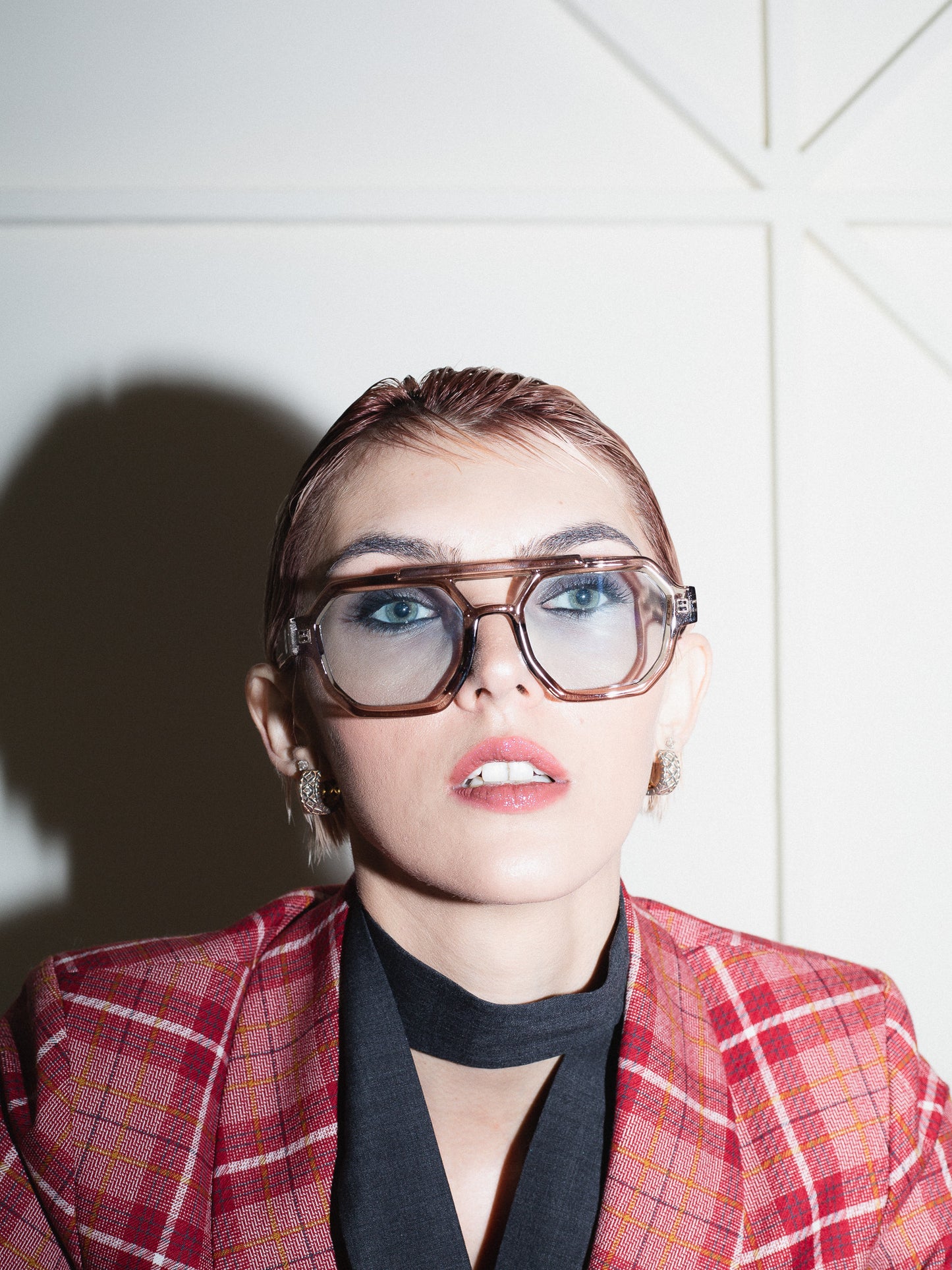 Occhiali da sole PROMISE Kobe Black indossati, UV400 – Roma lifestyle